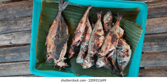 Six Grilled Fish Covered With Banana Leaves	
