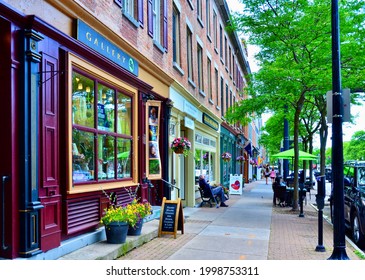 Skaneateles, New York, US- June 27, 2021:  Street View At Skaneateles, A Charming Lakeside Hideaway Oozes Small-town Life. It’s Perched At The Top Of One Of Finger Lakes, And Only 20 Miles To Syracuse