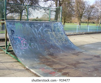Skate ramp