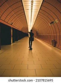 The Skater in the orange Subwaystation 