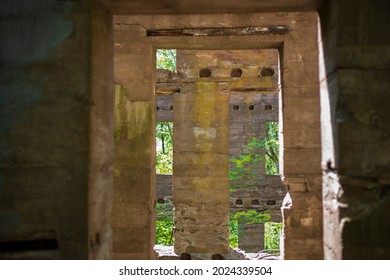 The Skeletal Remains Of The Catskills Hotel, The Overlook Mountain House, Welcomes Hikers Who Journey To The Top Of Overlook Mountain, Located Near Woodstock, New York. 