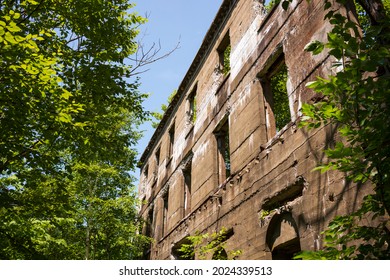 The Skeletal Remains Of The Catskills Hotel, The Overlook Mountain House, Welcomes Hikers Who Journey To The Top Of Overlook Mountain, Located Near Woodstock, New York. 