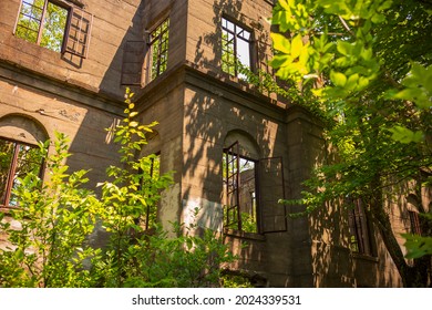 The Skeletal Remains Of The Catskills Hotel, The Overlook Mountain House, Welcomes Hikers Who Journey To The Top Of Overlook Mountain, Located Near Woodstock, New York. 