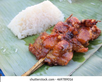 Skewer chicken pieces and sticky rice
