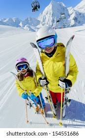 Ski, Ski Resort, Winter Sports - Family On Ski Vacation, Apres Ski