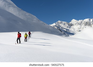 Ski tour group has lost the orientation