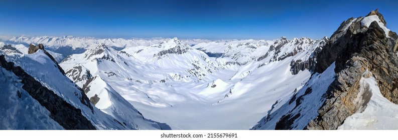  Ski tour on the Ducan glacier from Monstein with descent towards Sertig. Super nice demanding ski tour. Swiss Alps.