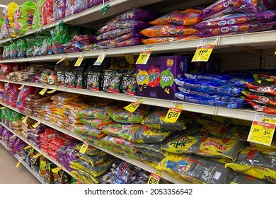 Skokie, IL, USA - October 5 2021: Halloween Candy Aisle At Jewel-Osco Supermarket (a Division Of Albertsons).