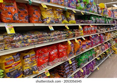 Skokie, IL, USA - October 5 2021: Halloween Candy Aisle At Jewel-Osco Supermarket (a Division Of Albertsons).