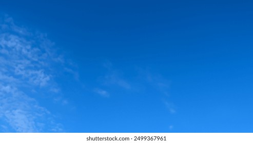 El cielo es azul