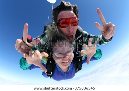 Sky diving tandem hands