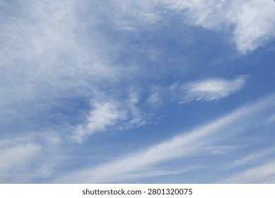 It is a sky with feathery clouds.