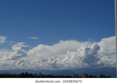 the sky with full of clouds looking like a wow
capture with dslr 55mm dramatic feel