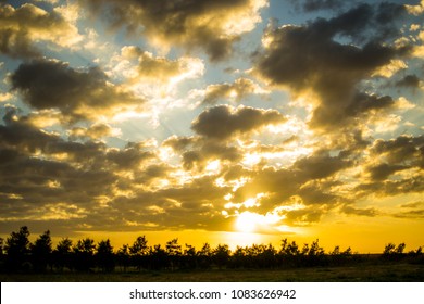 
Sky with many clouds