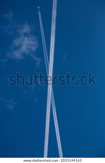 sky plane stripe\
blue cloud lines summer