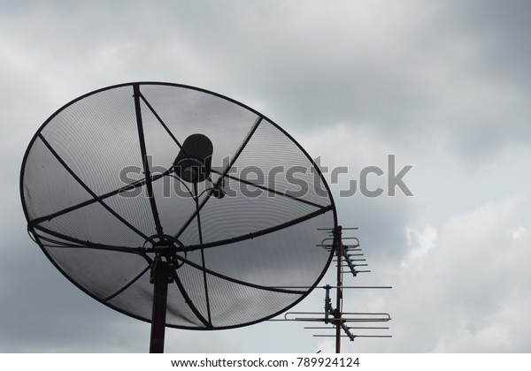 rain cover for satellite dish