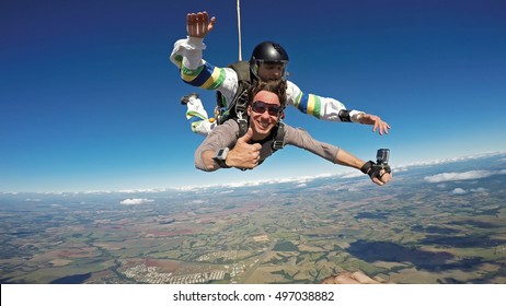 Skydiving tandem friends all right