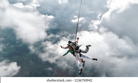 Skydiving tandem master with the passanger