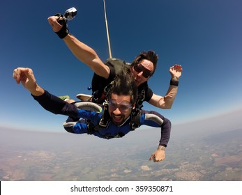 Skydiving tandem open arms