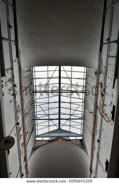 Skylight Barrel Vaulted Ceiling Abandoned Prison Stockfoto