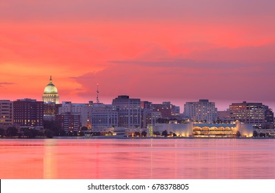 Skyline of Madison of Wisconsin at sunset viewing from Olin Turville Park. Photo showing the state capital and lake Monona with reflections, Madison, Wisconsin, USA. 