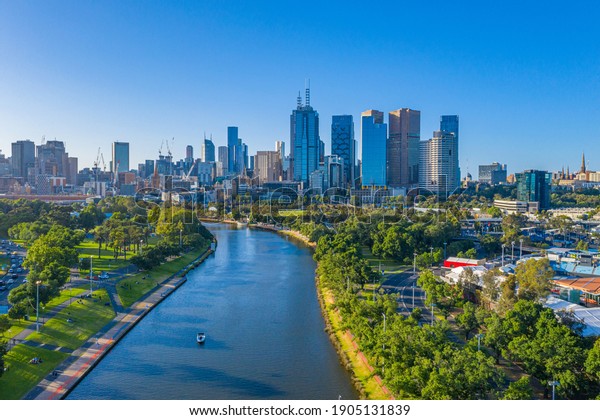 Skyline of\
Melbourne from Yarra river,\
Australia