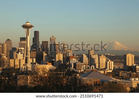 Skyline of Seattle at sunset, Mount Rainier, Washington, USA