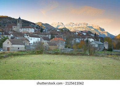 skyline of the town of Hecho in the Aragonese Pyrenees