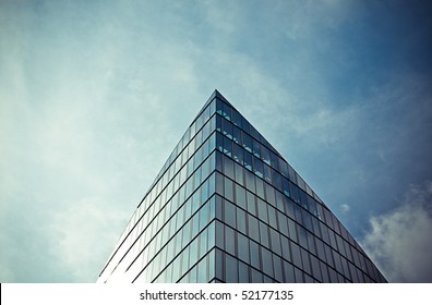 Wolkenkratzer-Dach am Himmel