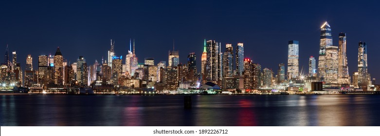 The skyscrapers of Manhattan skyline at twilight. Midtown West cityscape from across Hudson River, New York City, NY, USA