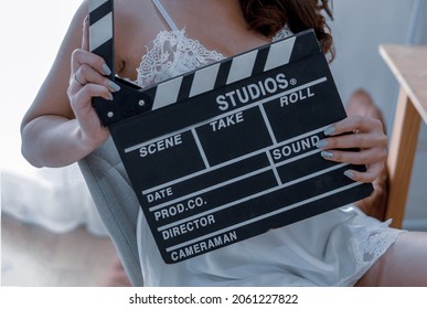 Slate Film In Hand Her.film Production Team.entertainment.