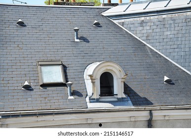 Slate Roof With Skylight, Vasistas And Zinc Accessories: Half-round Cat Flap, Gutter, Ventilation Outlet Cap, Piece Of Roof.