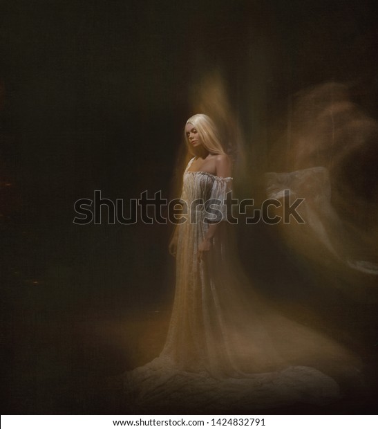 奴隷闇の召使い アルビノ女王 白いビンテージドレスを着た幽霊のような金髪の女の子 黒い部屋 ゴシック風の芸術的な魔術師と魔術師の写真 マリア マグダレネ の写真素材 今すぐ編集