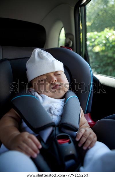 Sleep of the child in the\
car