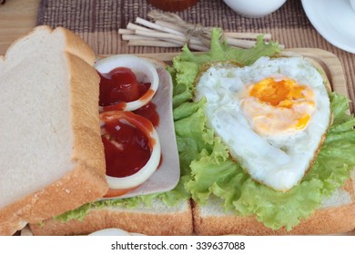 Slice bread ,ham ,fried eggs with breakfast