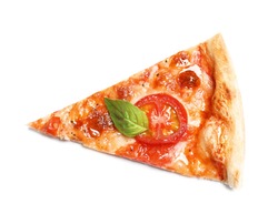 Кусочек вкусной пиццы Margherita, изолированный на белом, вид сверху