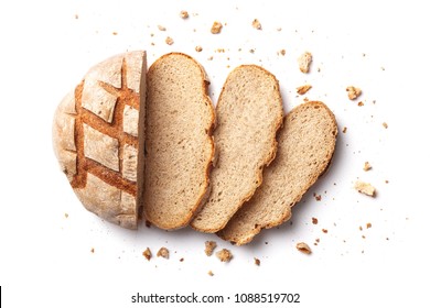 Pan rebanado aislado en un fondo blanco. Recortes de pan y migajas vistos desde arriba. Vista superior