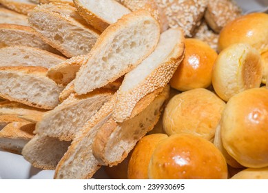 Sliced breads and buns