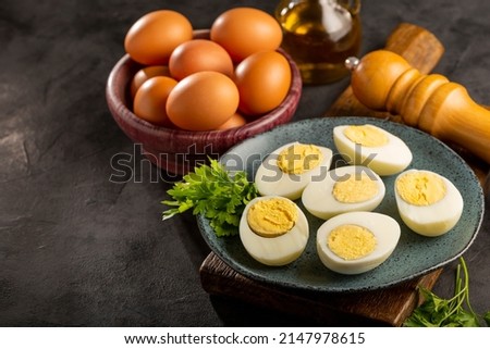 Sliced ​​boiled eggs on the table.