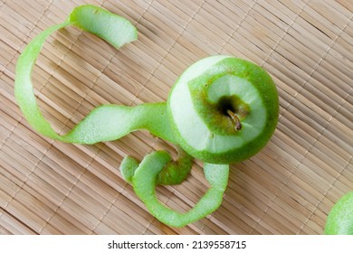 Sliced Green Apple With Green Pulp, Slicing Apples While Cooking Apples