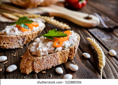 Slices of wholegrain bread white bean pate with pepper, onion and parsley
