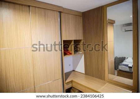 A sliding door wardrobe with a beautiful dressing table is placed in the corner of the room. 