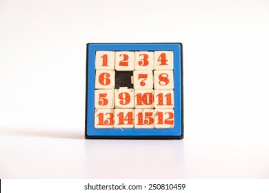 Sliding Puzzle Game With 15 Numbers 