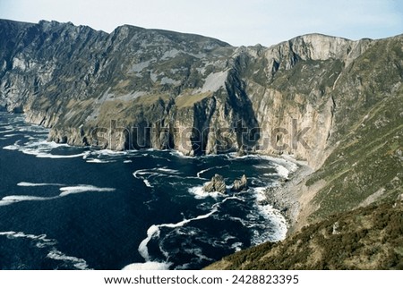 Slieve league sea cliffs, rising to 300m, county donegal, ulster, eire (republic of ireland), europe