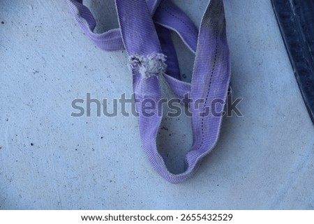 Sling for lifting objects is torn