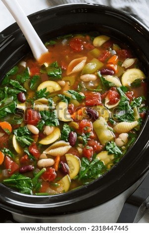 Slow Cooker Minestrone Soup – this healthy hearty soup is brimming with fresh vegetables, protein rich beans and tender pasta and it has such a delicious flavor! 