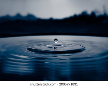 Slow Motion Water Droplet Splash Photograph