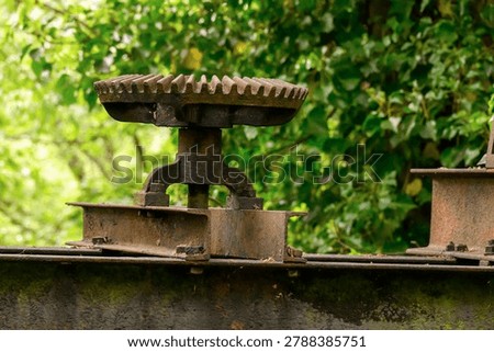 sluice gate cogs looking rather rusty