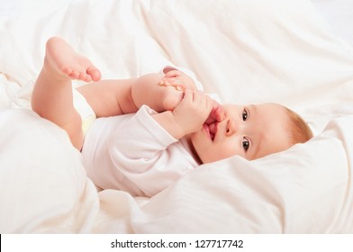 Pie Del Bebe Images Stock Photos Vectors Shutterstock