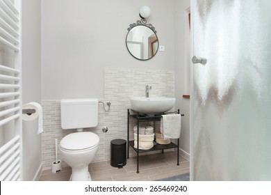 Small Bathroom With Shower